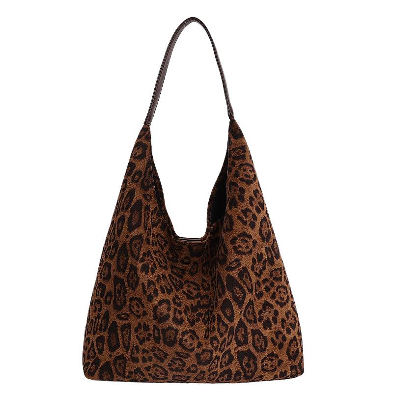 

Premium sense large capacity tote bag women s 2025 winter new simple underarm bag retro leopard print shoulder bag коричневый