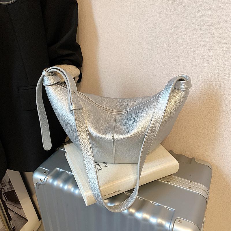 Niche design bag women's new dumpling bag fashionable versatile shoulder messenger bag