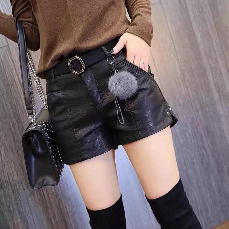 

Spicy Girl Women s Black Low-Waisted PU Leather Bootcut Shorts - 2025 Autumn/Winter Slim Fit M