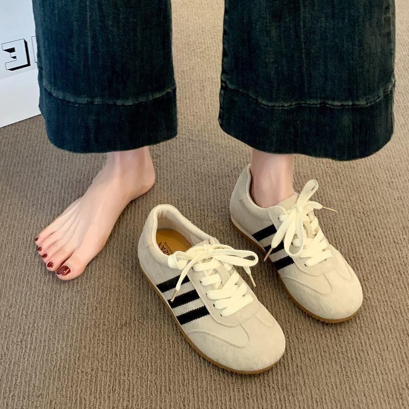 Buty Dexun buty damskie jesień i zima nowe na płaskiej podeszwie wszechstronne małe białe buty Forrest Gump lekkie sportowe i rekreacyjne buty deskorolkowe