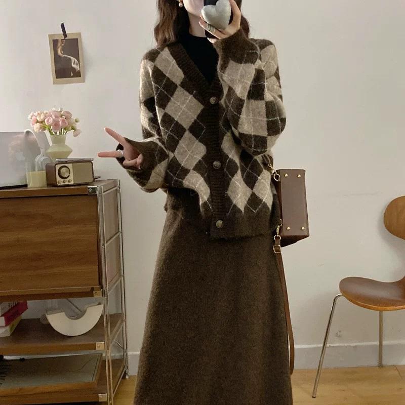 Autumn women's V-neck sweater knitted cardigan jacket women's 1011 new lazy style lazy style autumn and winter wear