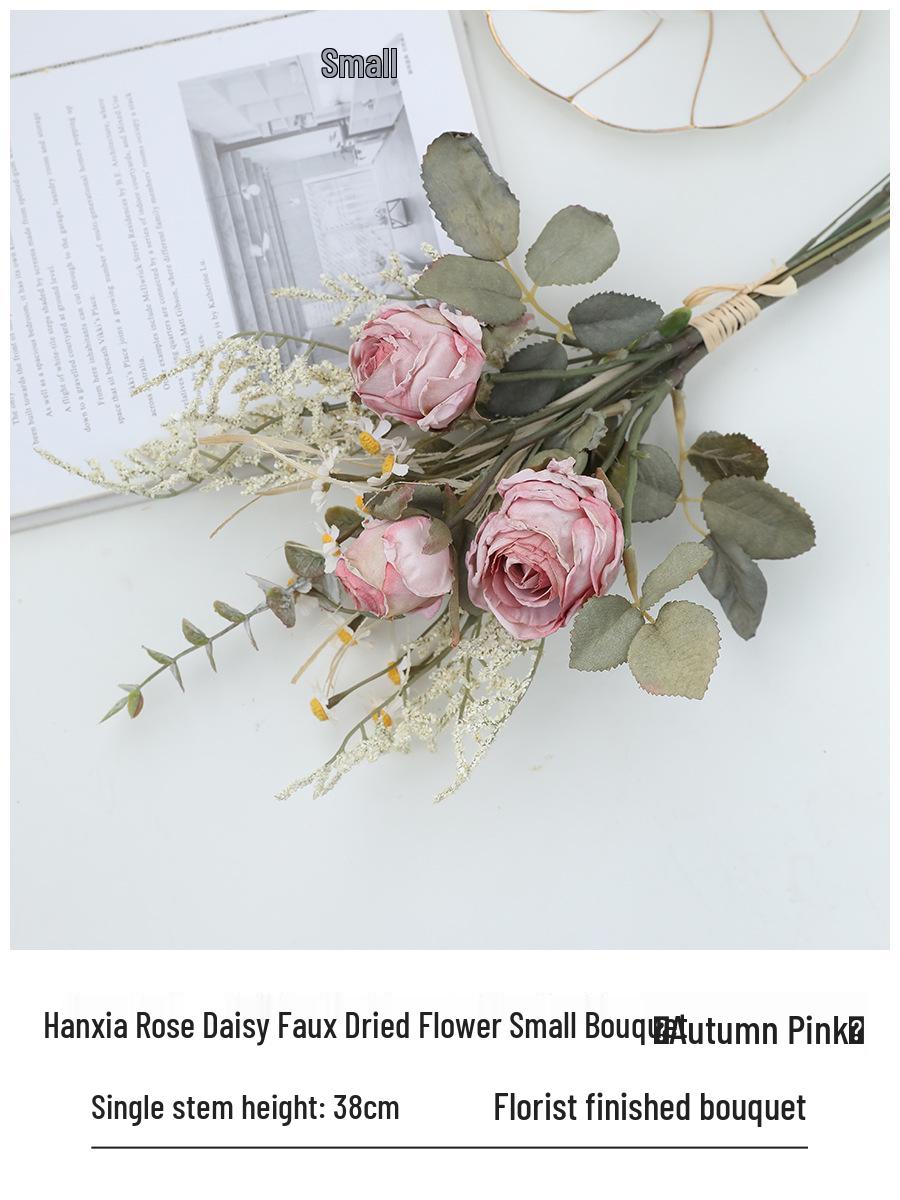 Искусственная цветочная композиция из роз и ромашек для украшения стола