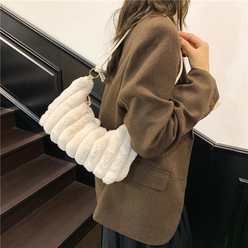Women's Plush Shoulder Bag - 2025 Fashionable Versatile Furry Underarm Handbag with Niche Design