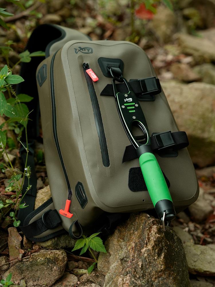 Waterproof Fishing Backpack For Lure Fishing Professional Air-Tight Fishing Bag 9.5L Capacity Lightweight Design 755G