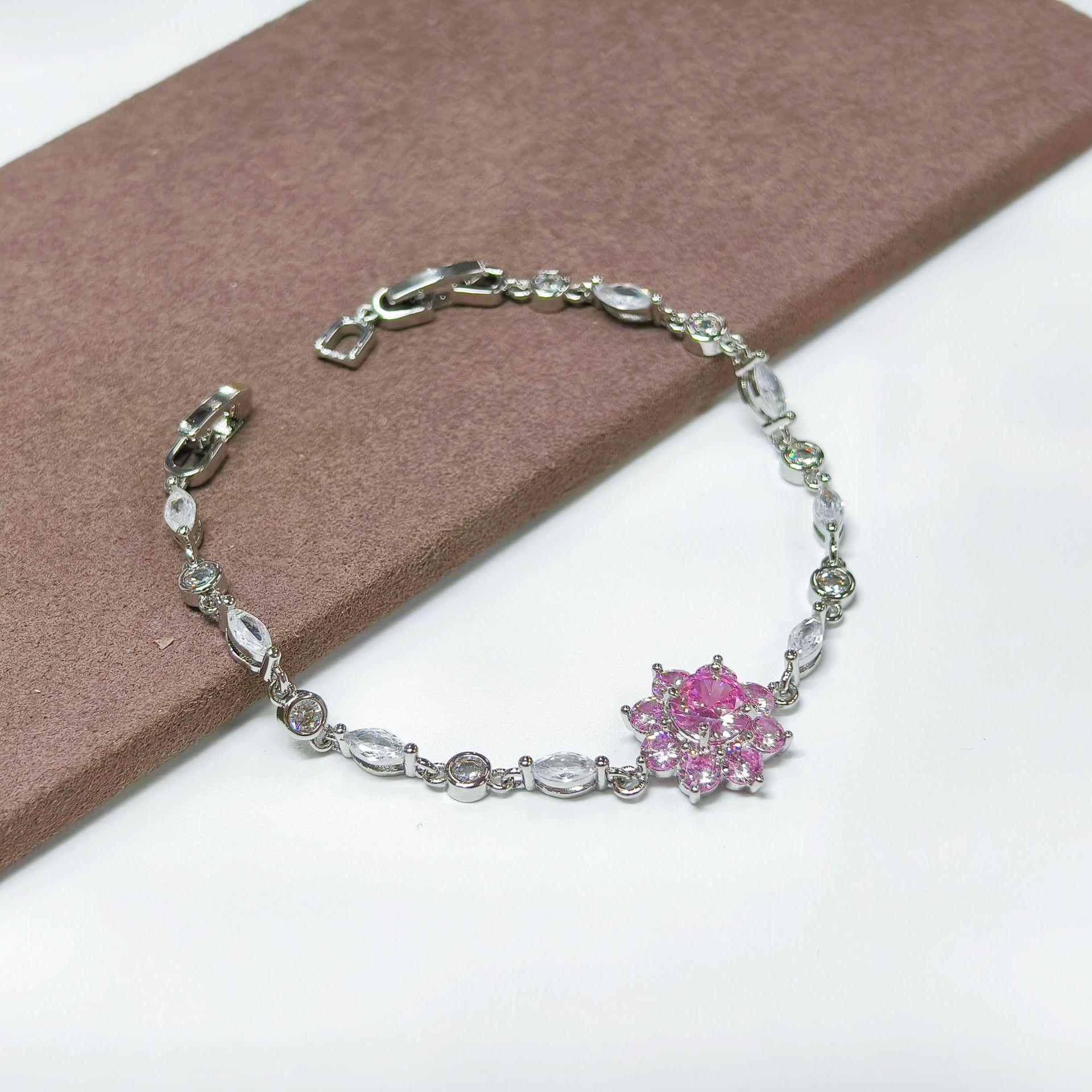 

Gusen Jewelry Zircon Rhombus Flower Exquisite Light Luxury Bracelet
