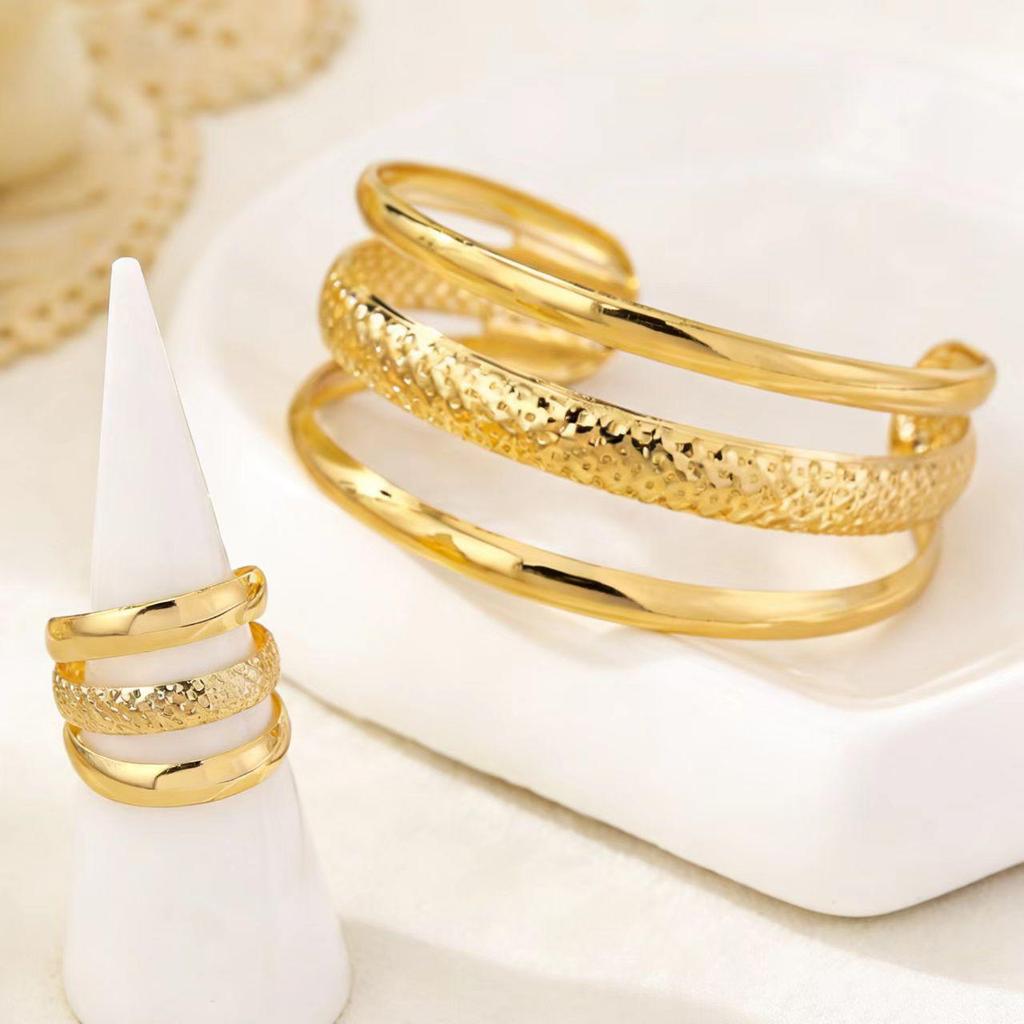 Metal Fashion Embossed Bracelet & Ring Set for Ladies' Party Wear