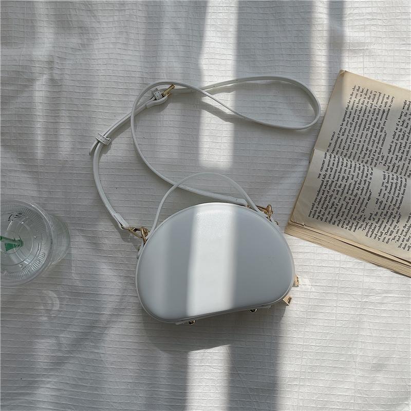 

Logo bag women s niche texture messenger mouth red envelope simple box bag styling portable saddle bag чистый белый