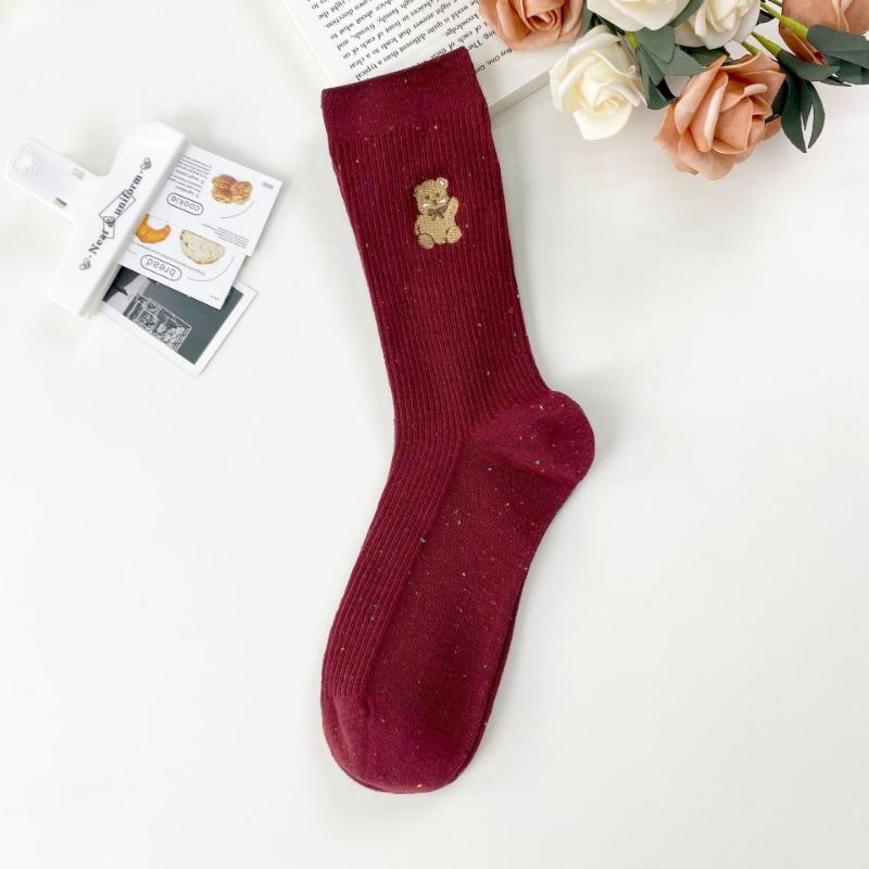 

Женские красные носки Ankela, хлопковые хлопковые дышащие носки до середины икры, носки Dui Dui, бесшовные вертикальные длинные носки с вышивкой медведя 1 pair темно-красного