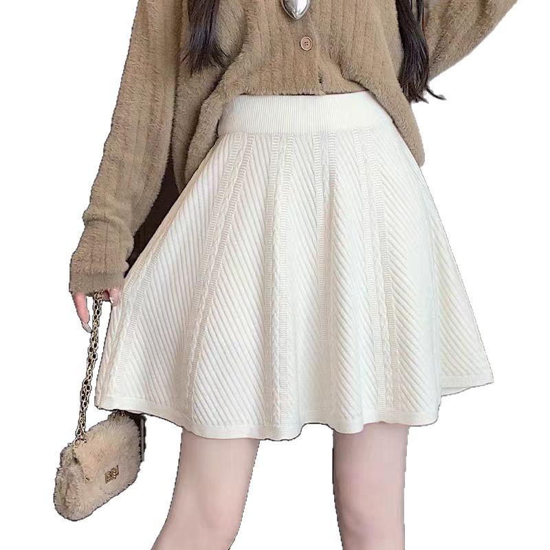 Korean Style Pleated Knit Skirt: Women's Autumn New High-Waist Hip-Covering Fashionable Versatile Solid Color Knit Short Skirt