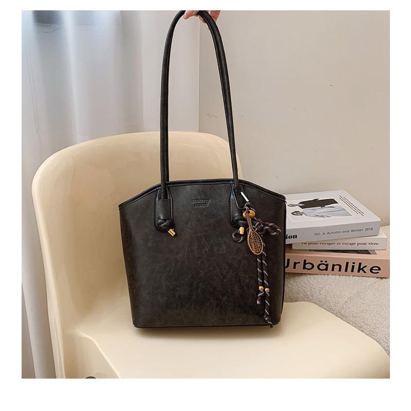 Exquisite retro tote bag women's new large-capacity commuter bag versatile casual shoulder shopping bag