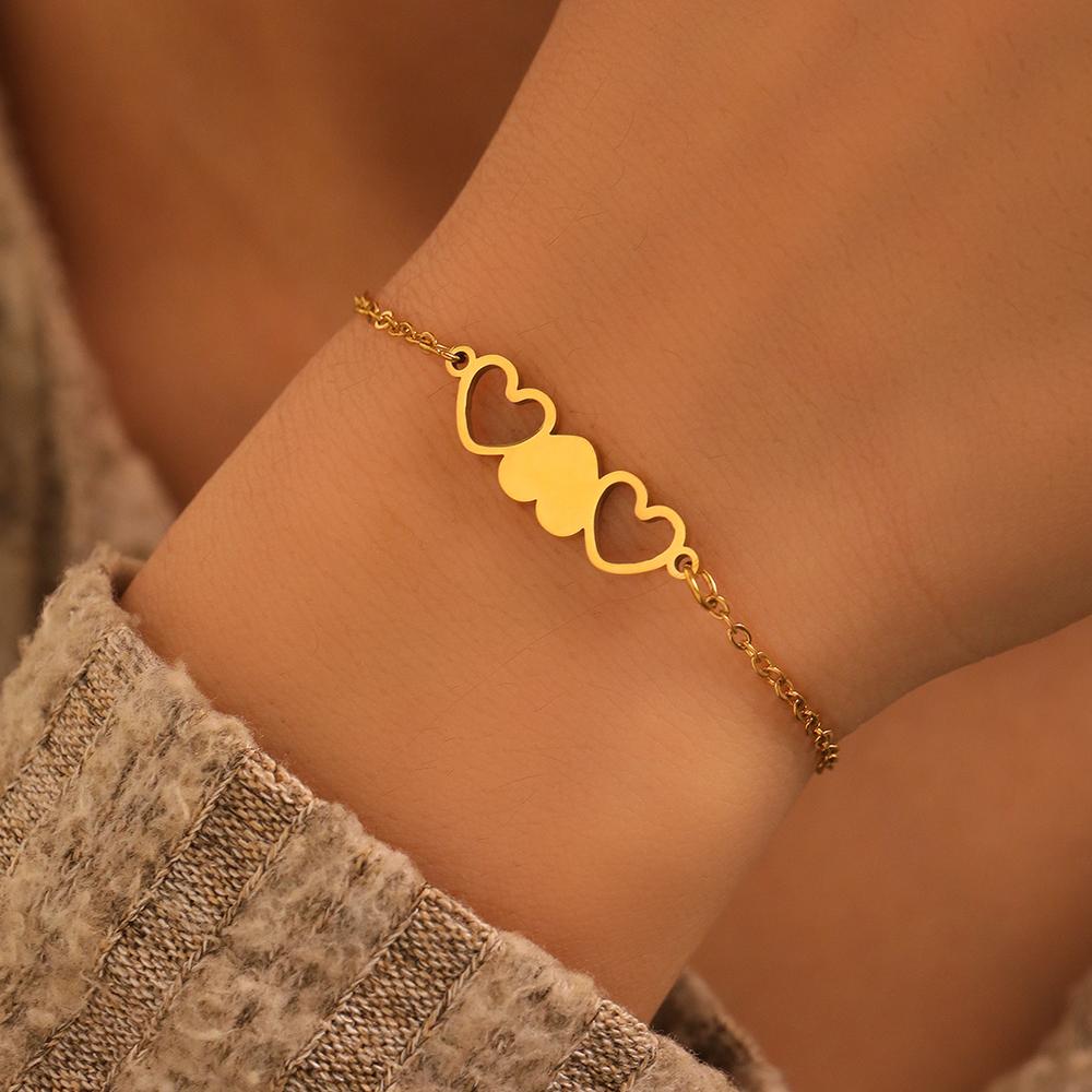 Stainless Steel Bracelets Atmosphere Openworked Heart Shape Chain Trendy Fine Bracelet For Women Jewerlry Exquisite Holiday Gift