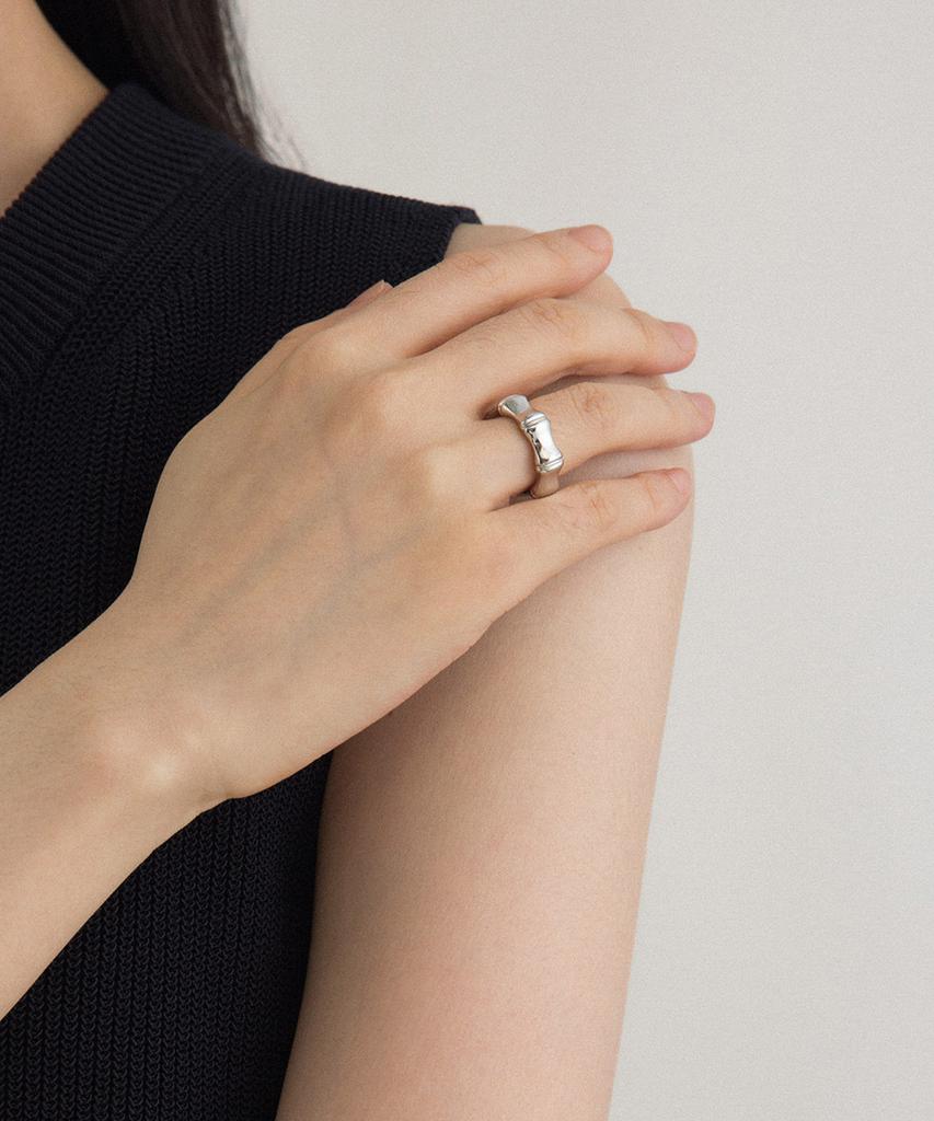 Heita Claven Silver Ring