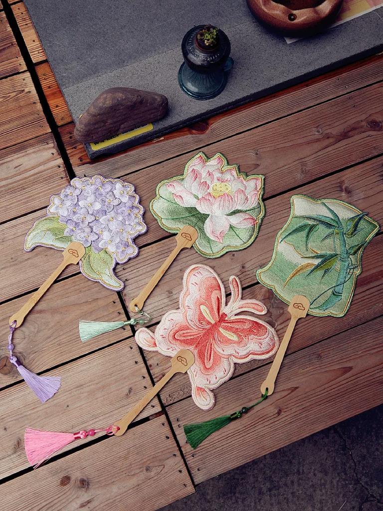 Embroider Flowers Circular Fan Retro Butterfly Hydrangea Lotus Double-Sided Embroidery Bamboo Handle Temple Fan Chinese Style Ornaments