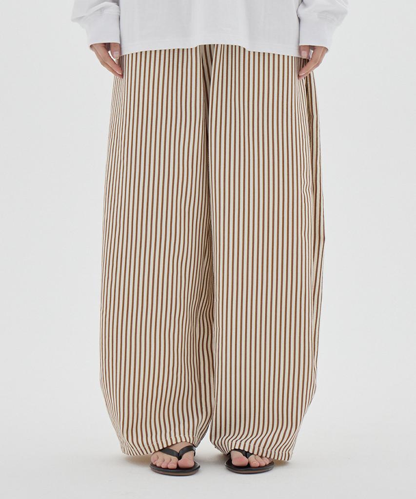 URBANAGE Balloon Fit Curved Stripe Pintuck Elastic Pants_Brown