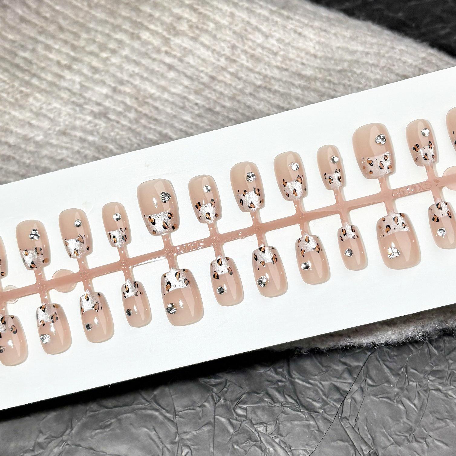 

2025 Ледяные Прозрачные Леопардовые Кошачий Глаз Телесные Патчи для Нейл-арта: Роскошный Короткий Носимый