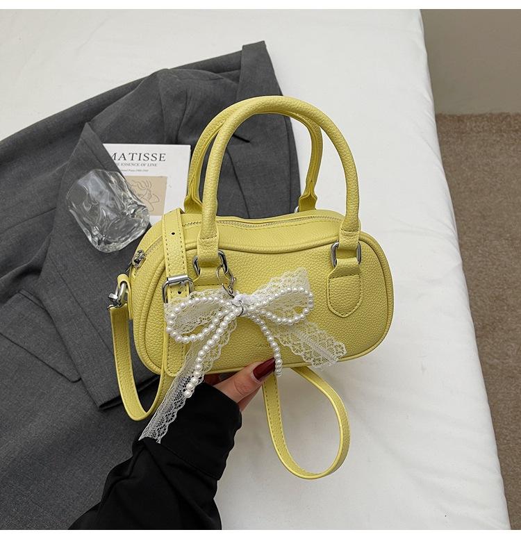 

This year s popular handbag 2025 new fashion women s bag retro trend shoulder bag simple letter messenger bag bag