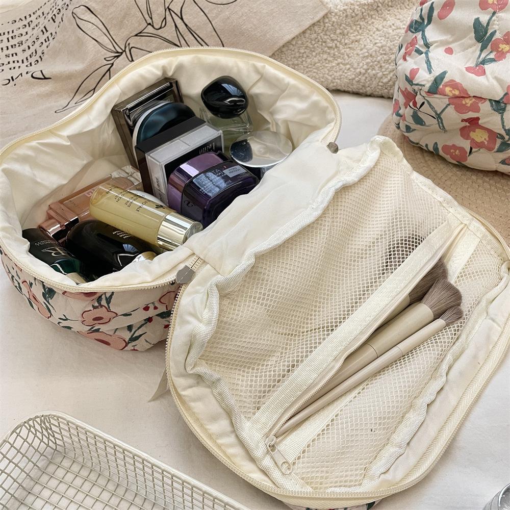 New Portable Travel Bag, Large-capacity Toilet Bag, Women's Lipstick Storage, Skin Care Product Storage Bag, Cosmetic Bag.