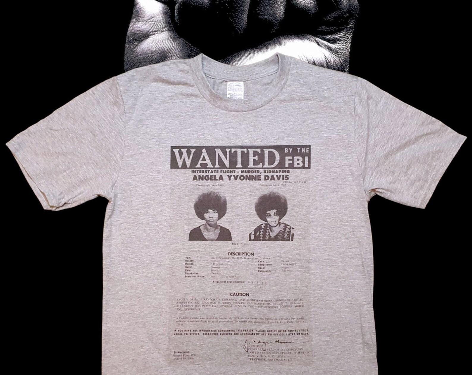 Angela Davis FBI Wanted Poster T-Shirt: Unisex Grey Tee M
