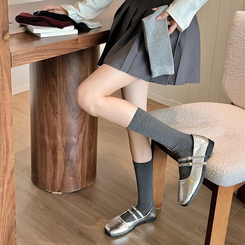 2024 Autumn/Winter Women's Mid-Tube Pile Socks - Japanese-Style Ankola Red Pull-Up Socks, Versatile for Any Outfit