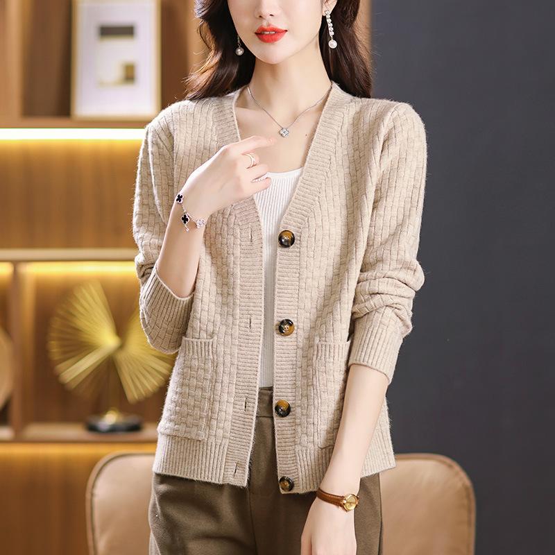 

Большой размер Среднего возраста Женский осенне-зимний кардиган свитер Молодое вязаное пальто XXXL бежевый