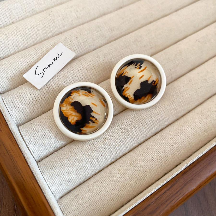 French retro autumn and winter geometric leopard print earrings stud earrings personalized earrings design sense niche