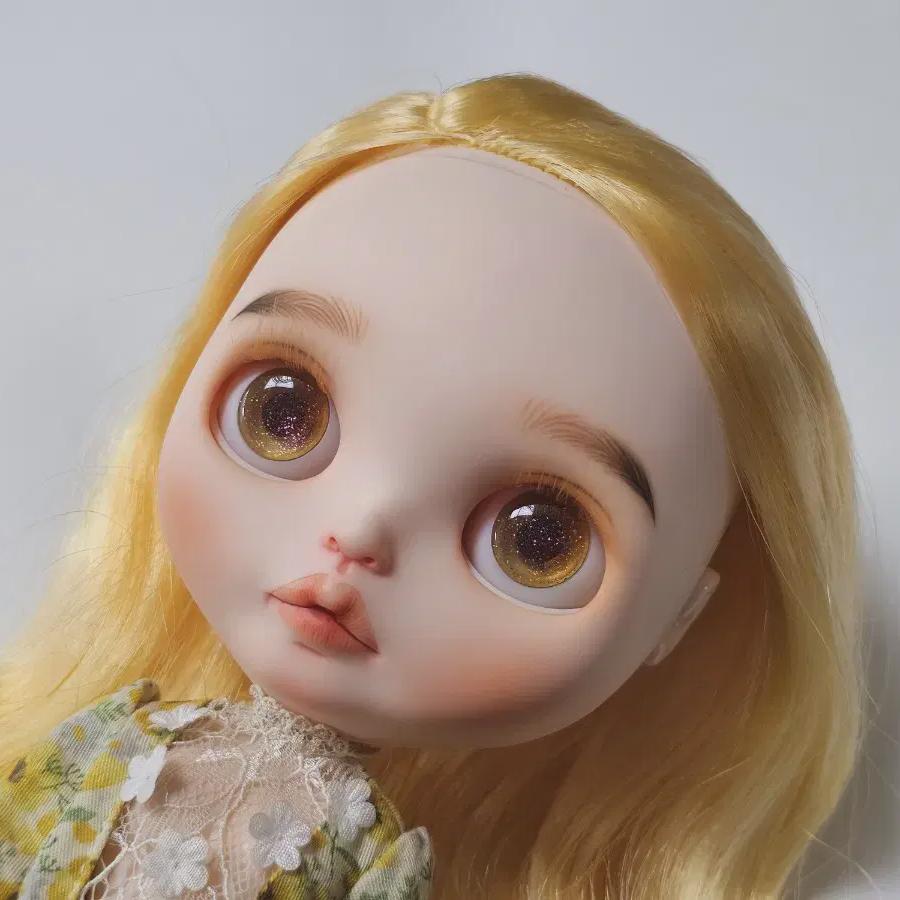 

Я продаю настоящий кастомный Blythe от Yoo-il Dol