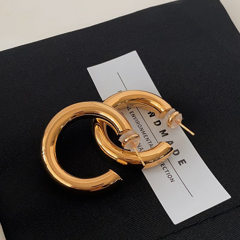 

Glossy Circle Metal Earrings 2026 New Popular Style European and American Style Simple Plain Hoop Earrings High-End Earrings Golden Trumpet