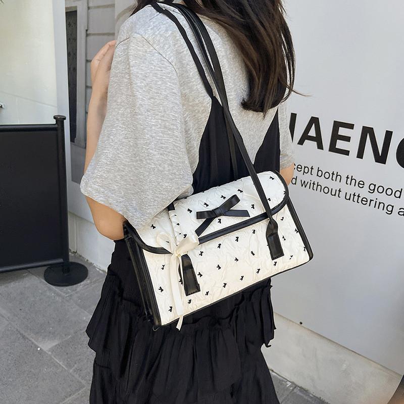 Street Style Krawatten-Schultertasche Mit Genähten Details Für Den Täglichen Gebrauch