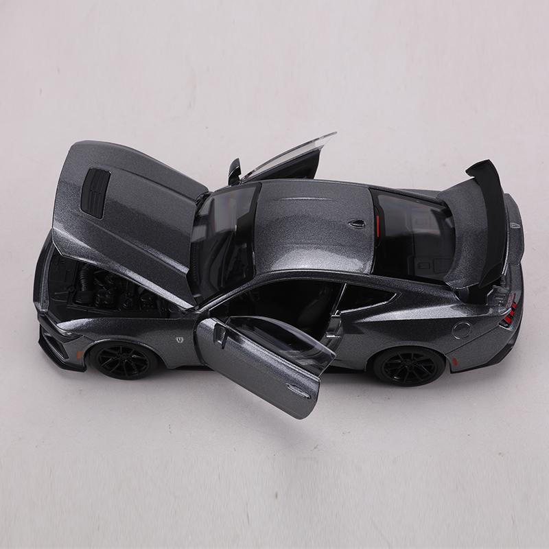Maisto 1:24 2024 Ford Mustang Dark Harse Die-cast Alloy Car Model Toy Collectible Ornament