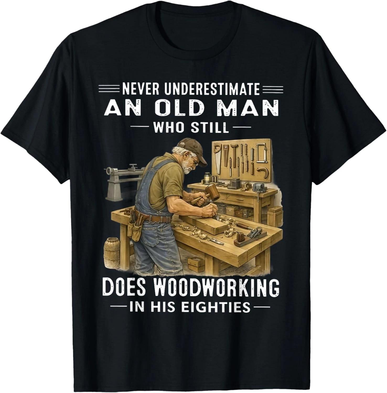 Никогда не недооценивай старика, который все еще занимается деревообработкой. Подарок. Унисекс футболка. 2XL