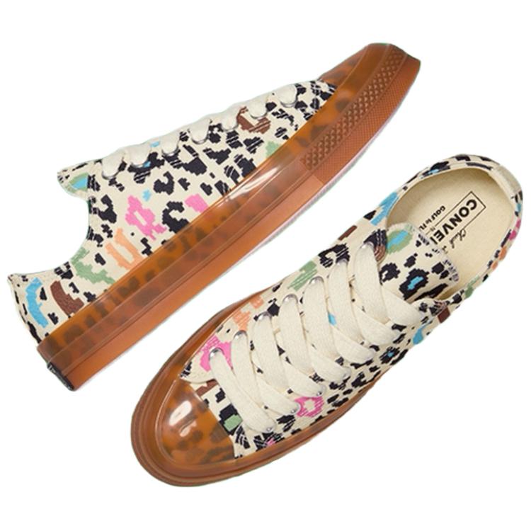 Le FLEUR* x Converse Chuck 70 Durable and Breathable Low-Top Canvas Sneakers for Both Men and Women in Beige Brown