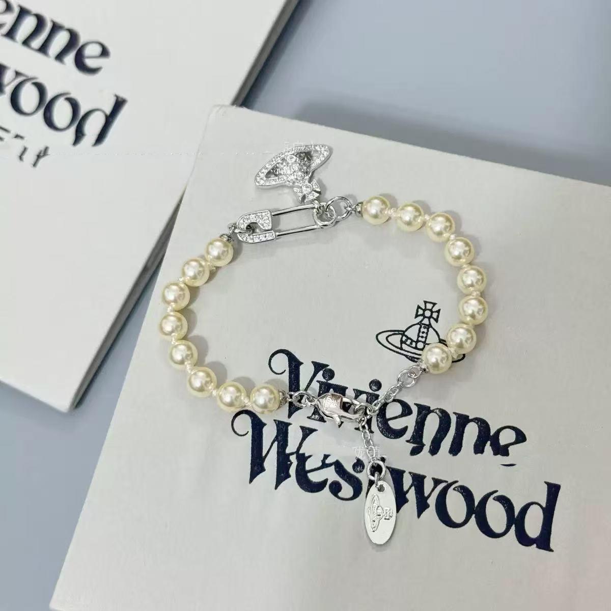 

Кольє-чокер Westwood Saturn: Висока версія, середній розмір, жіночі намистини 10 мм, застібка з логотипом. Complete Logo Details