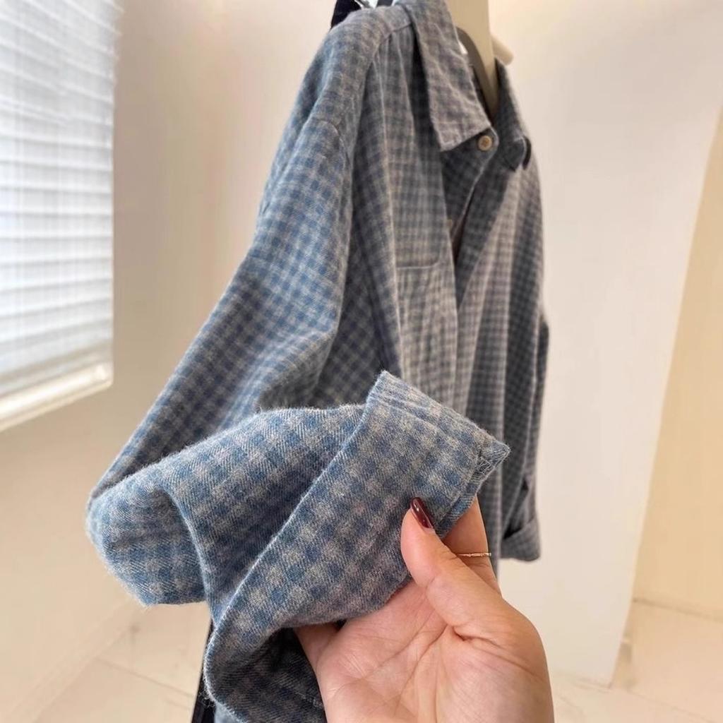 Plus Size Women's Retro Checkered Long Sleeved Shirt - Elegant Casual Loose Button Up Shirt with Chest Pocket, Lightweight All Season Shirt