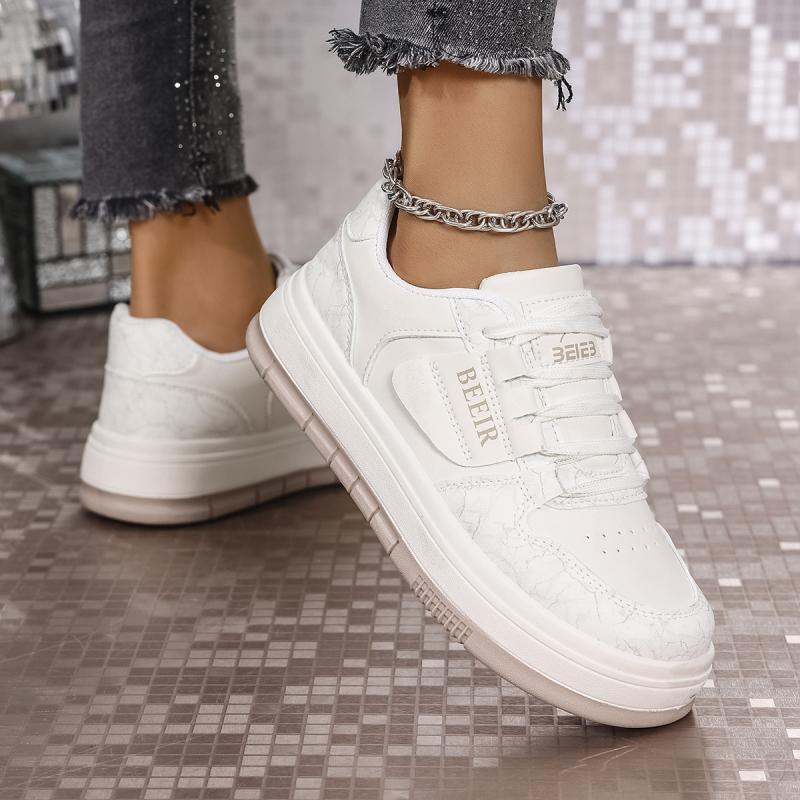 Fashion Fashion White Lace Up Skateboard Shoes Women 2025 Autumn Soft Thick Bottom Casual Shoes Cute Round Toe Stitching Sneakers