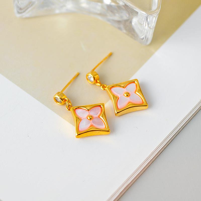 Retro Four-Leaf Clover Mother-of-Pearl Versatile Earrings