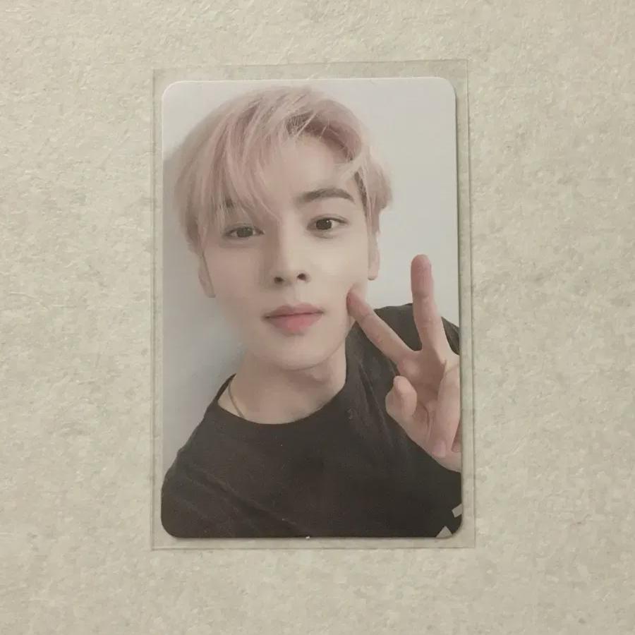 

Astro Switch On Eunwoo Photocard