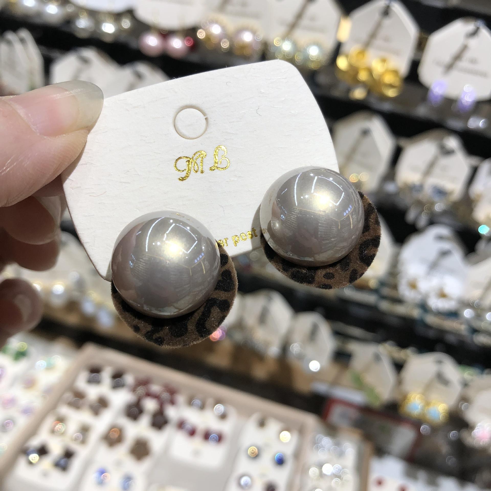 Lrysss Ретро Мелард Леопардовый принт Жемчужные серьги для женщин, Легкая роскошь, Высокий класс, Элегантные серьги, Уникальные, Красивые и Потрясающие серьги белый