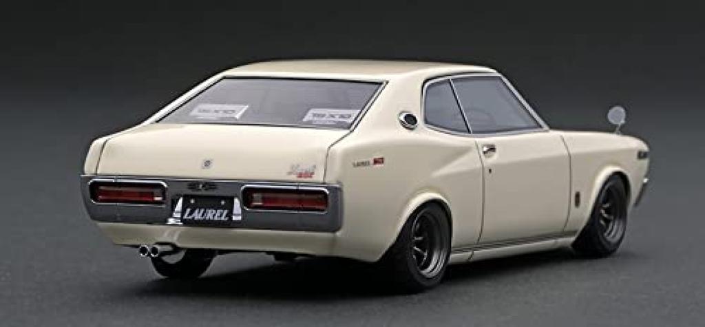 ignition model Nissan Laurel 2000SGX White finished product 1/43 (C130)