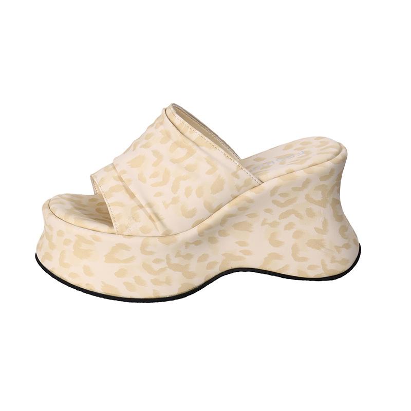 Wedge heel heel heightened thick-soled transparent one-word slippers women's shoes wear 2025 summer new fashion temperament cool slippers