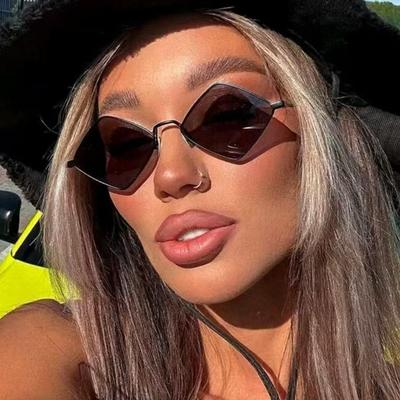 Nouveaux Lunettes de Soleil Mode Sexy Épicées pour Femmes Rétro Designer Lunettes pour Photographie de Rue Cool Été Décontracté Lunettes