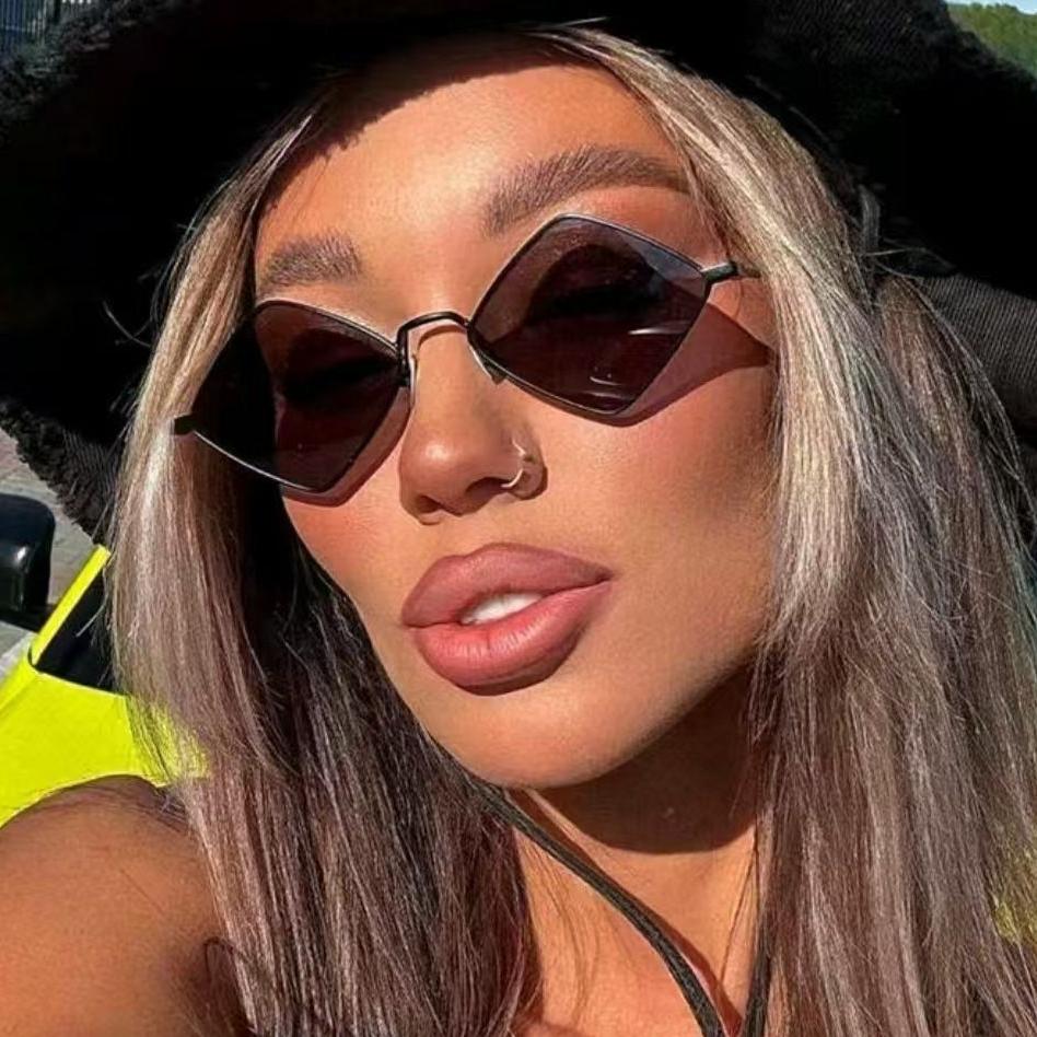 New Y2K Spicy Women Sunglasses Retro Designer Street Photography Cool Summer Casual Eyewear Fashion Trendy