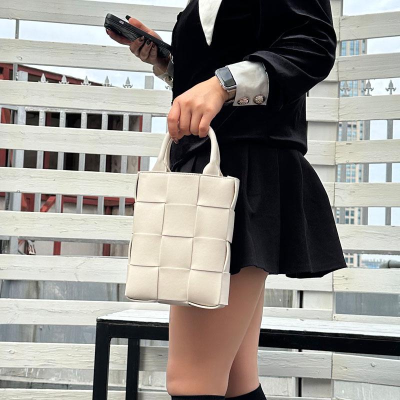 

Двухслойная плетеная сумка из коровьей кожи - модная сумка-мессенджер для ношения в руке и через плечо 17 x 22 x 6 cm