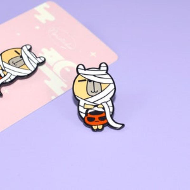 

Эмалированная булавка «Капибара в костюме мумии на Хэллоуин»