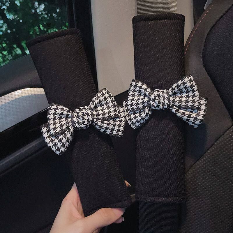 German High-End Car Seatbelt Shoulder Pads, a Pair of Anti-Neck-Strangling Plush Soft Car Interior Accessories, Creative and Cute