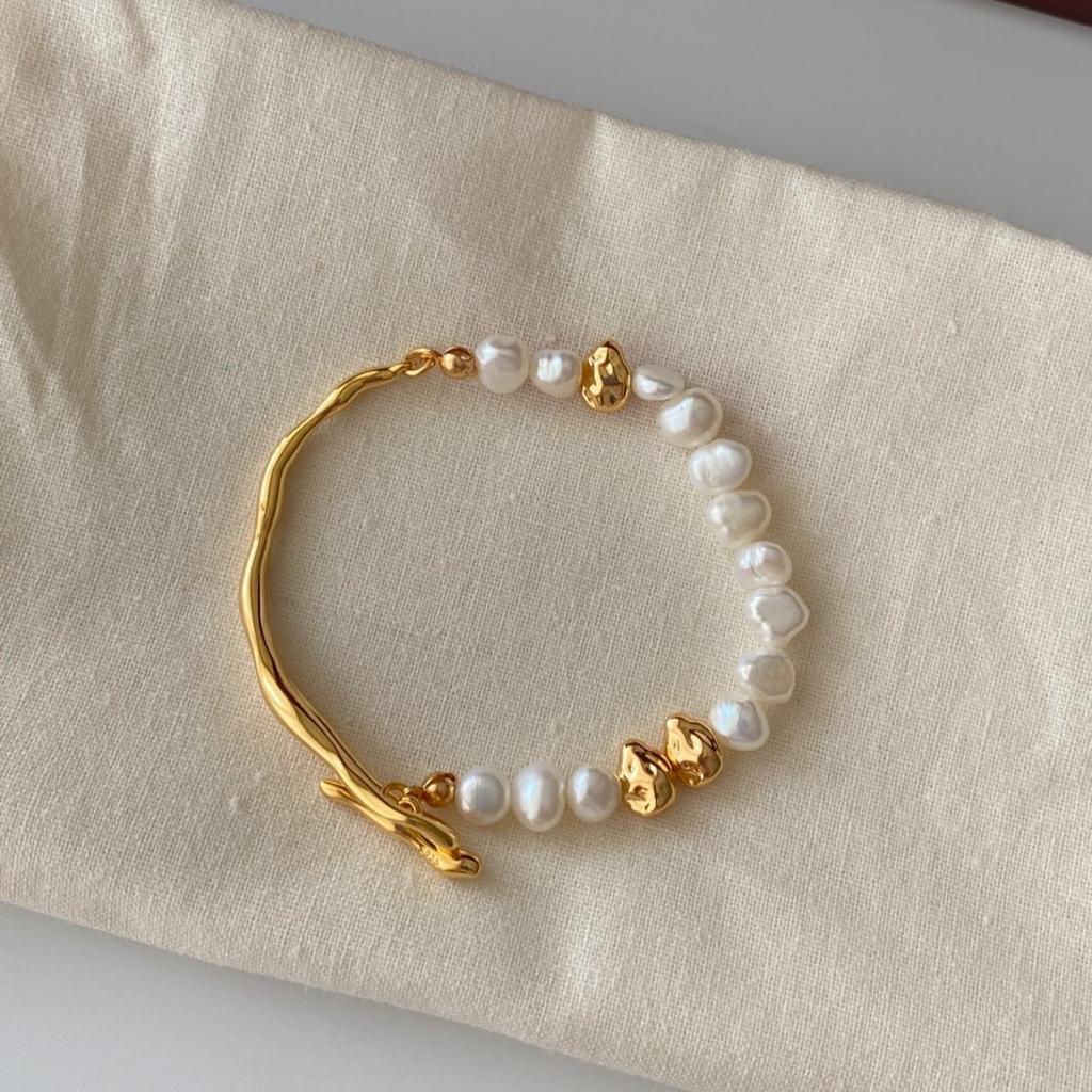 Fashion Baroque Pearl Bracelet Bracelet Ot Buckle Natural Fluid Design Bracelet Advanced Sense Small Fresh