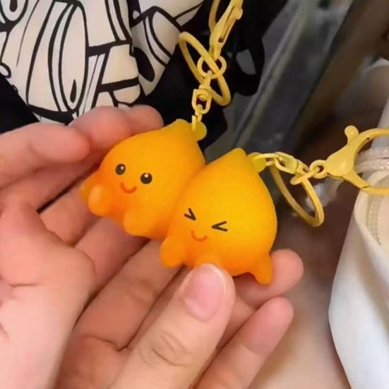 2 Stück Schlüsselanhänger Anhänger Magnetisches Design Cartoon Feuerwehrmann Schlüsselanhänger Rucksäcke Handtaschen Geldbörsen Autos Dekorativer Anhänger