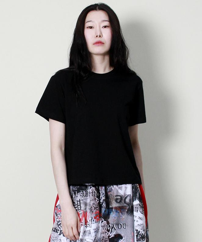 Deumakeu Plain Semi-Crop Short Sleeve T-Shirt Black