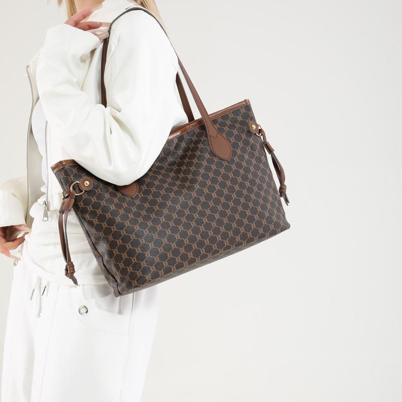 Winter new personality temperament commuter underarm tote bag beautiful niche design trendy shoulder handbag