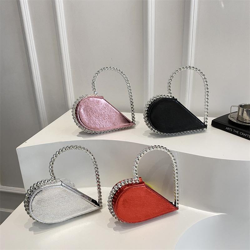 Trend and beautiful 2025 summer new heart-shaped personalized fashion diamond-encrusted dinner fashion women's hand bag