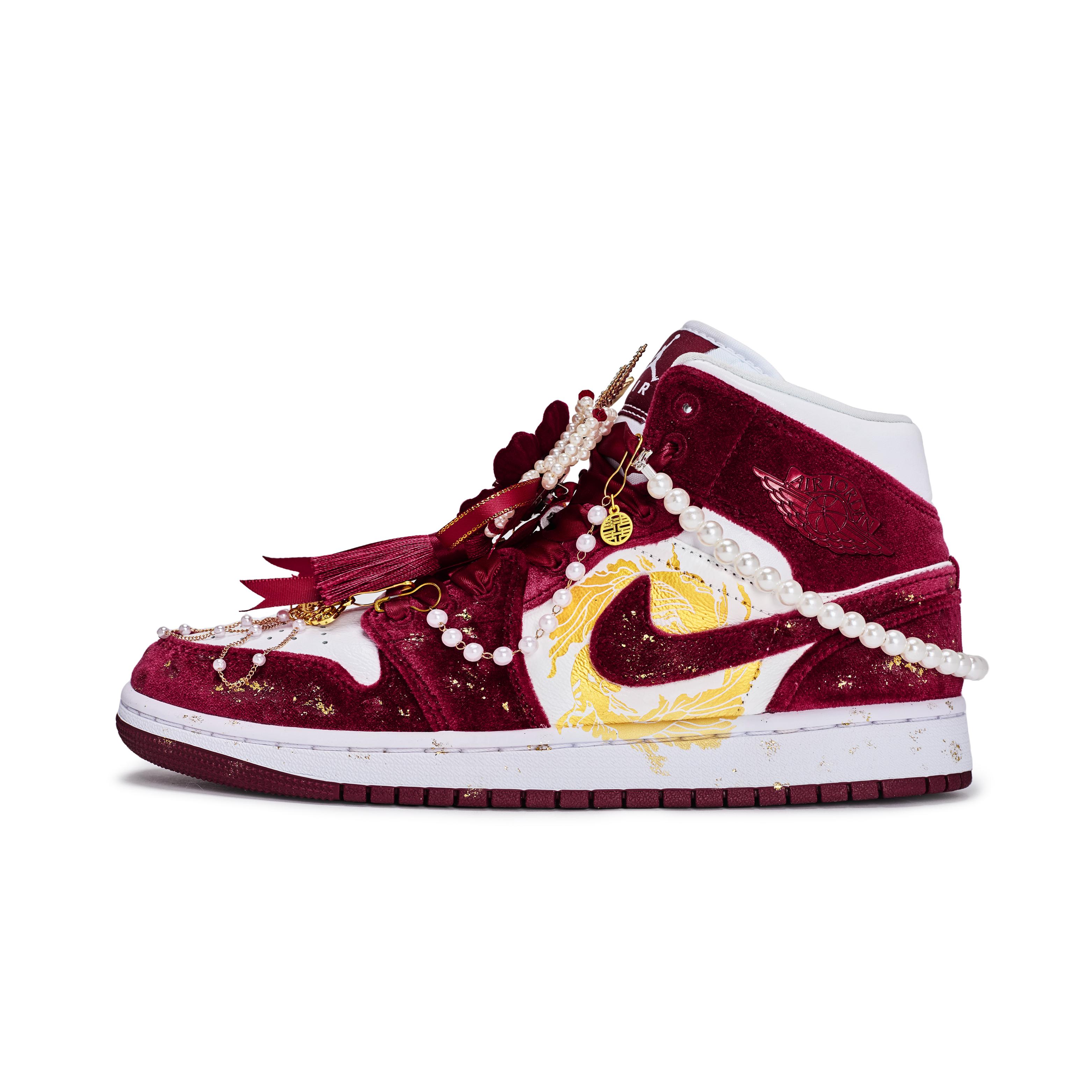 

Jordan Air Jordan 1 Walking Planet, Two Joyful Mid top Vintage Basketball Shoes Women s Black White Gold FZ3334-100(Team1492-) 38.5